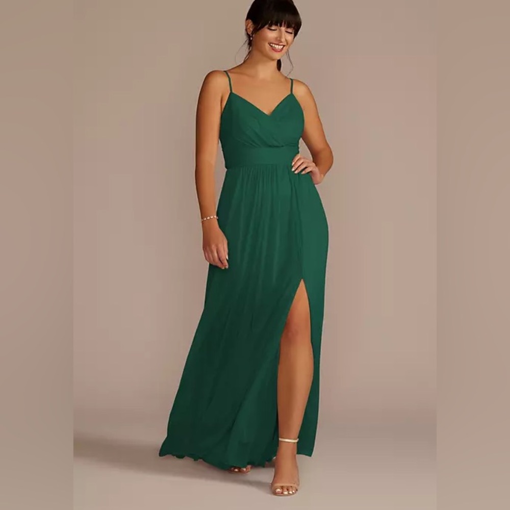 David’s Bridal Spaghetti Strap Ruched Waist Mesh Bridesmaid’s Dress Green Size 6